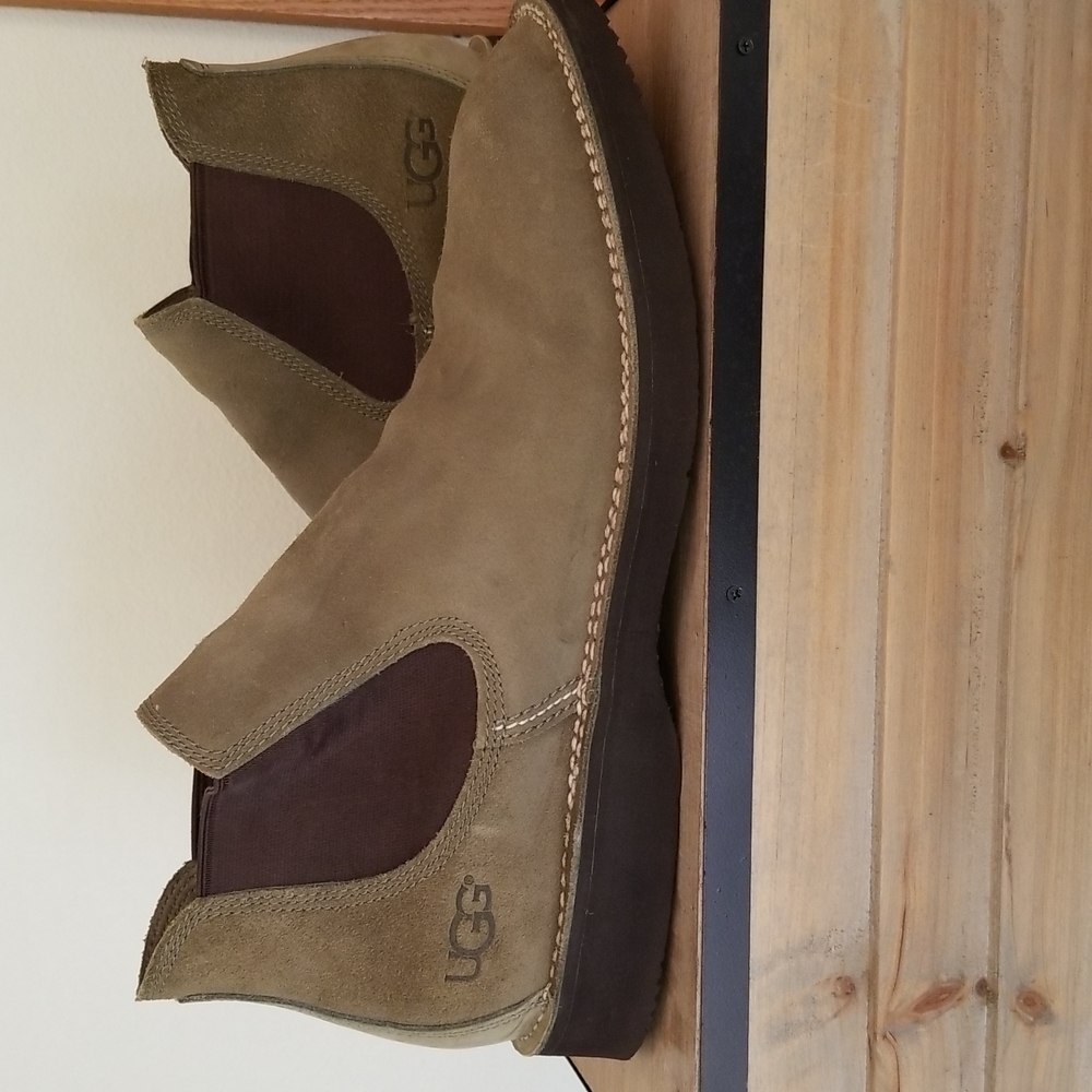 Ugg Chelsea boot